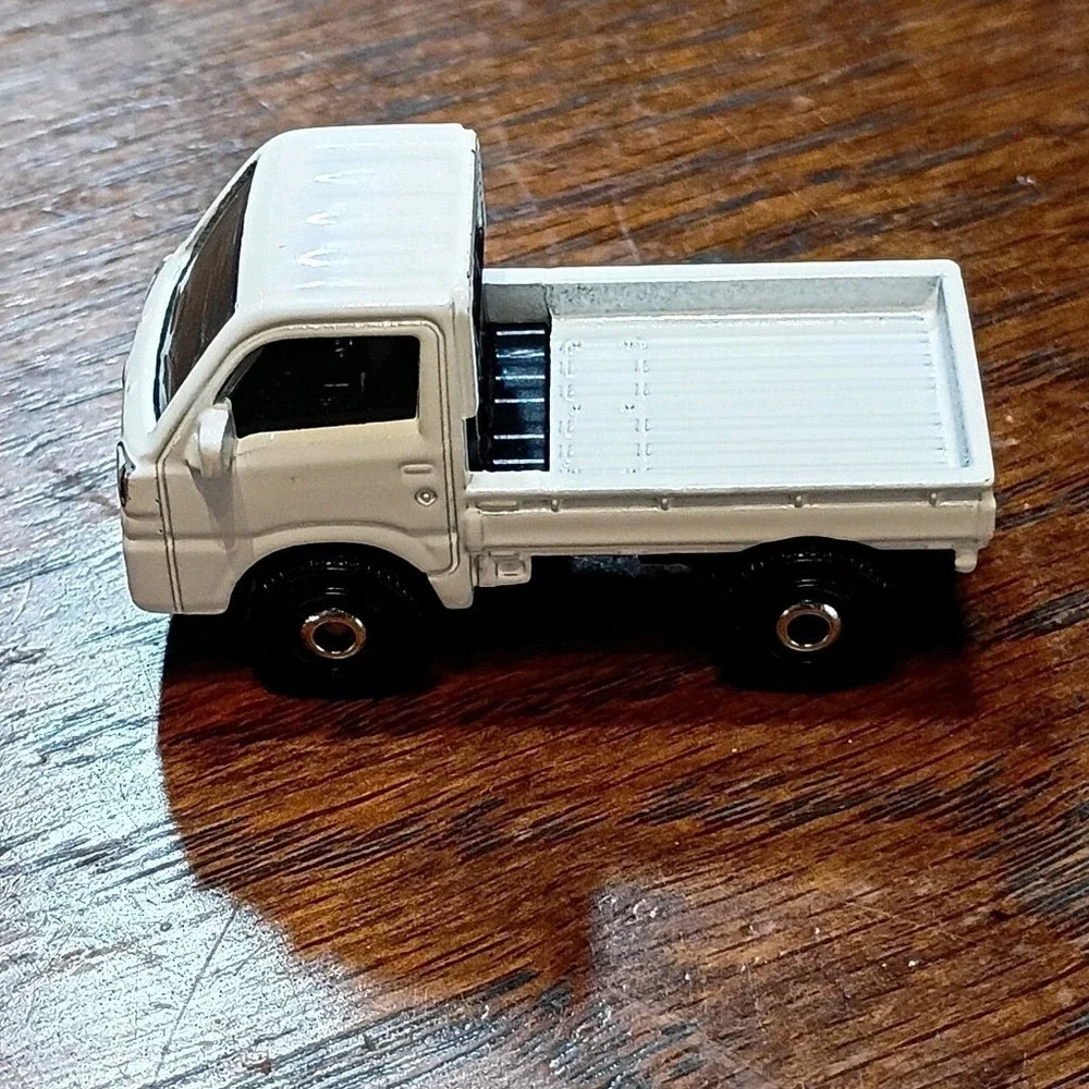 BOLD & DURABLE 2018 PEARL WHITE TRANSPORTATION/TRUCK MB MATTEL, 2